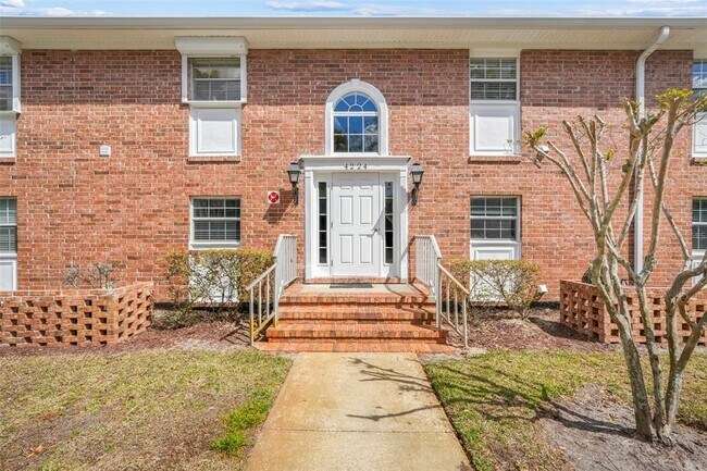 Foto del edificio - 4224 Lake Underhill Rd