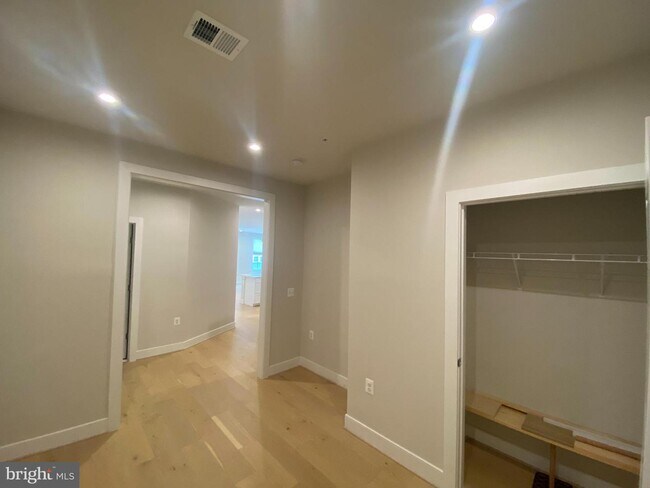 Foto del edificio - 2320 Field Point Rd