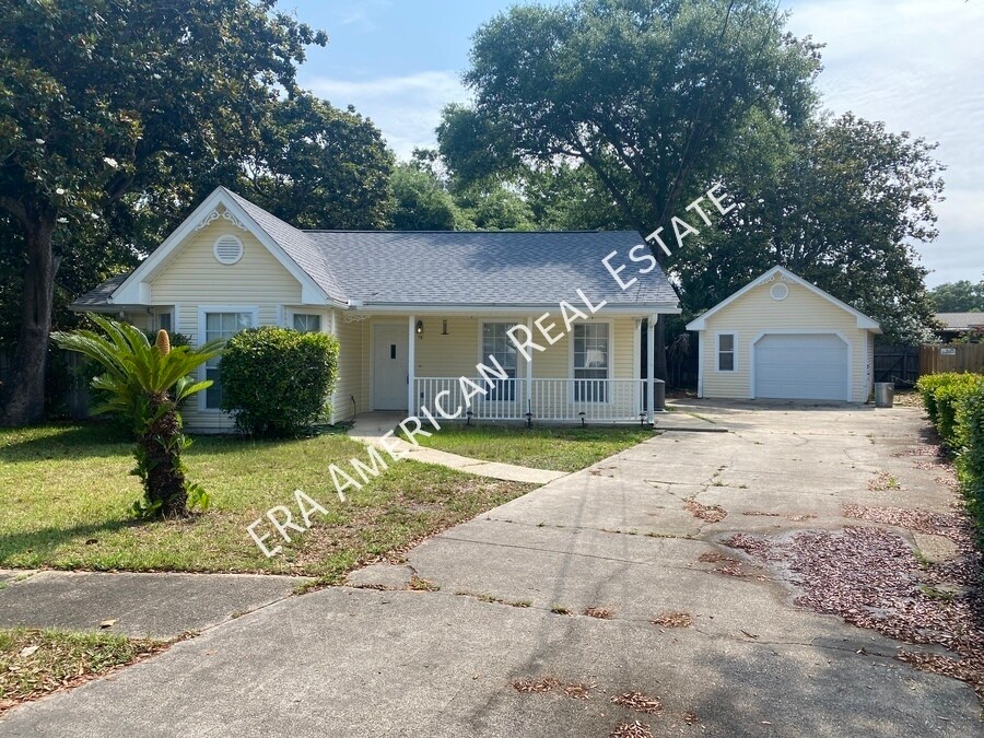 Close To Hurlburt Field Pool Home House Rental in Mary Esther, FL