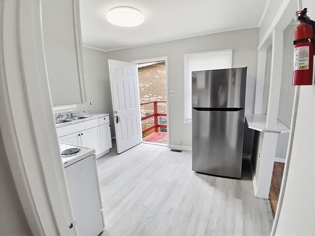 Building Photo - 911 Andes St