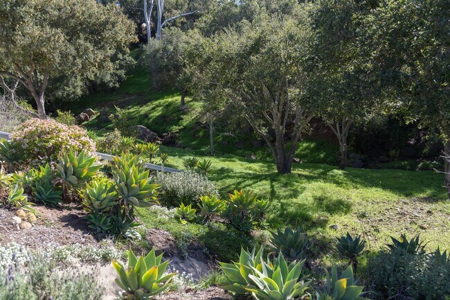 Foto del edificio - Well-Appointed Home in Desirable Mountain View School District