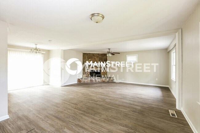 Foto del edificio - 3 Bedroom Pet-Friendly Home in Riverdale, GA with Main Street Renewal