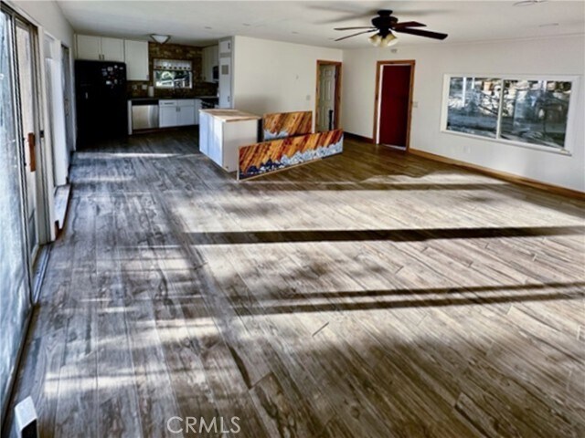 Foto del edificio - 16718 Oak Way Ln