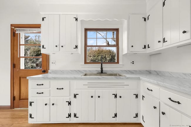 Building Photo - 5 Saviano Ln