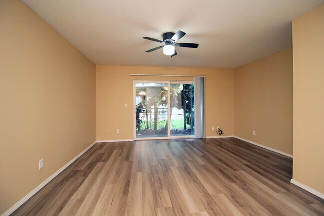 Foto del edificio - 3548-3548 NE 102nd Ave