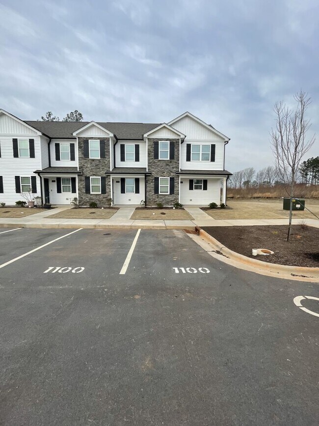 Foto del edificio - 3 Bd 2.5 Ba end unit townhouse