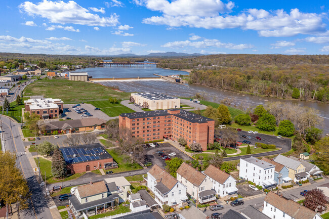 Building Photo - Midrise Apartments