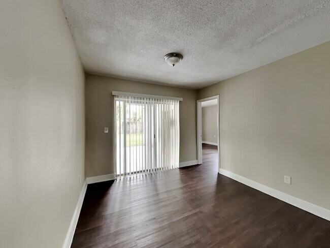 Foto del edificio - 6841 Liberty St