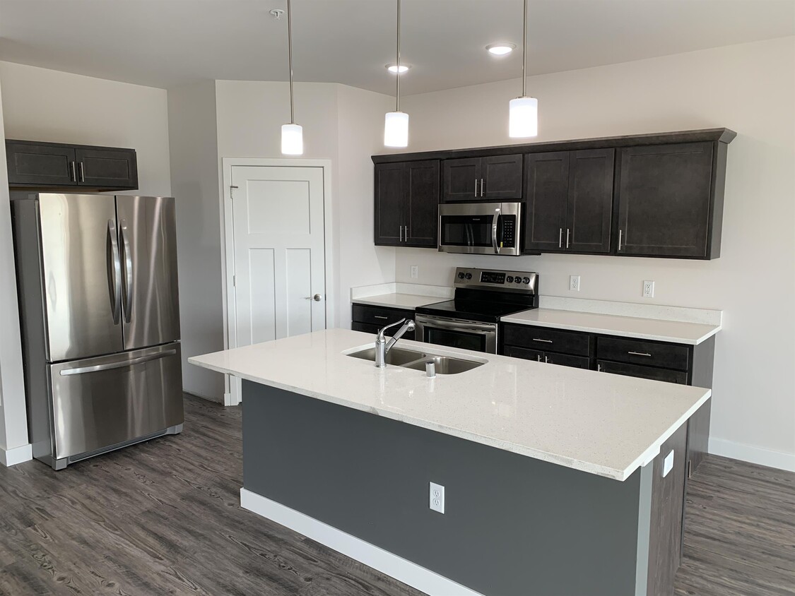 The Edge at Cottage Grove Commons - Apartments in Cottage Grove, WI ...