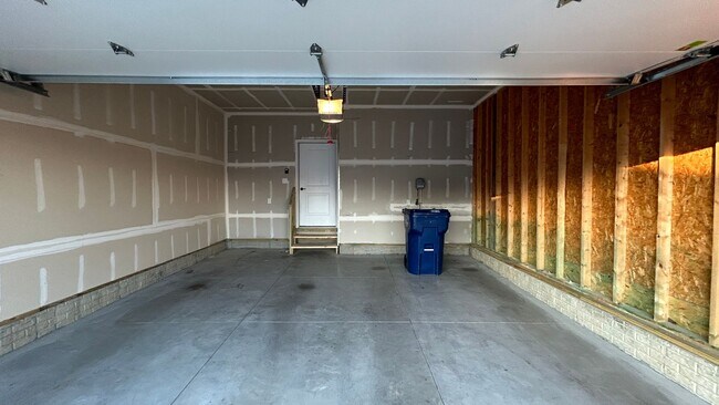 Foto del edificio - Modern 3-Bedroom, 3- Bathroom Townhome in a Brand New Community!