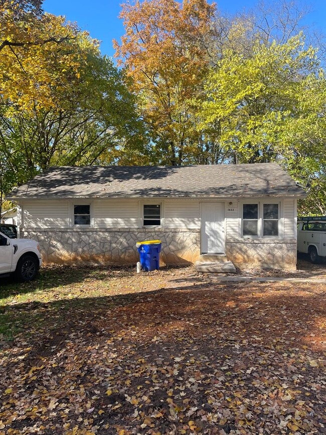 Building Photo - 1633 Johnson Dr