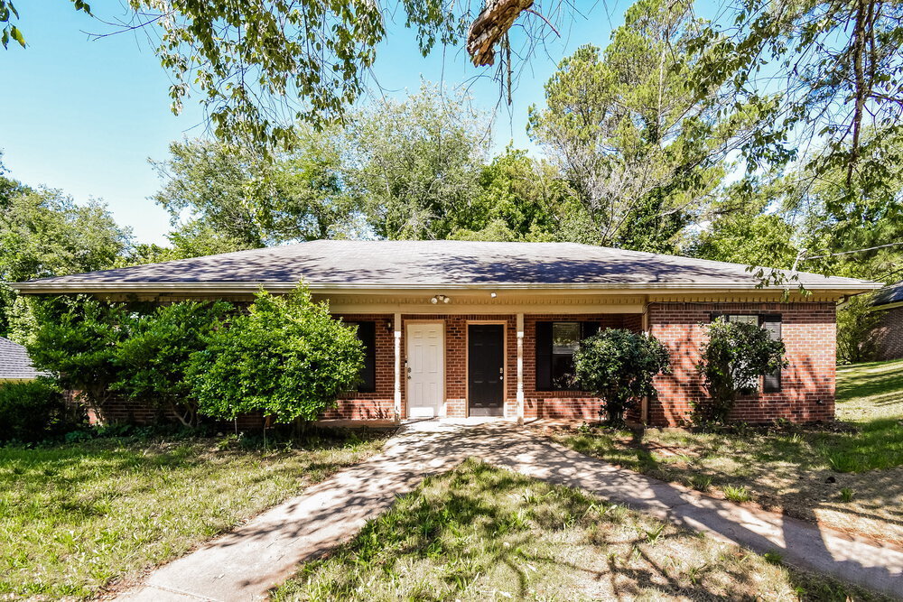 Primary Photo - 320 Freeport Dr