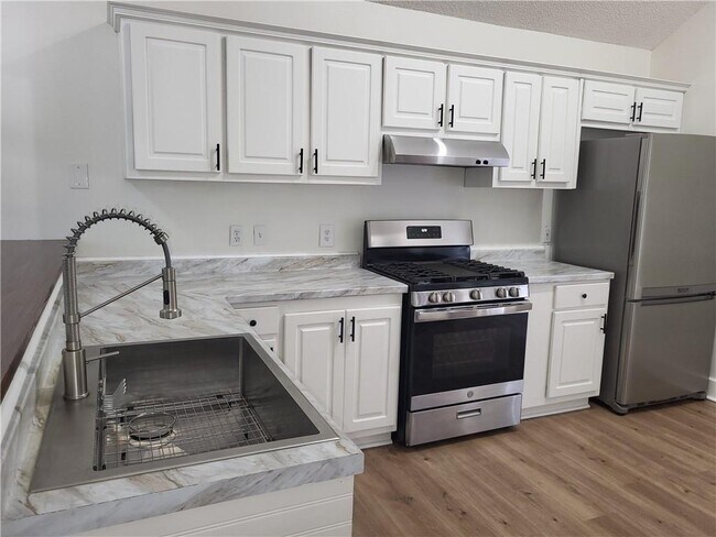 Foto del edificio - 4063 Five Oaks Ct