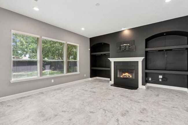 Building Photo - 14617 E Zachary Dr