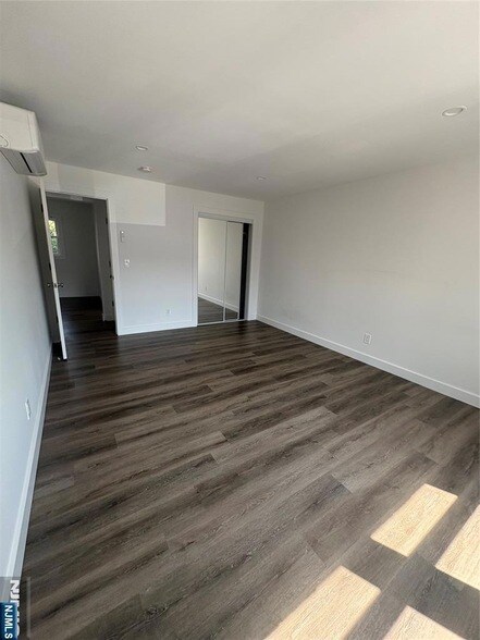 Foto del edificio - 671 Midland Ave