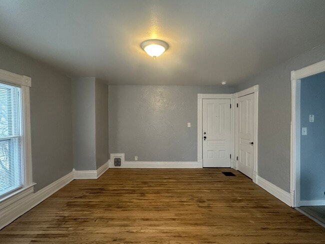 Photo - 113 N Hamilton St Apartment