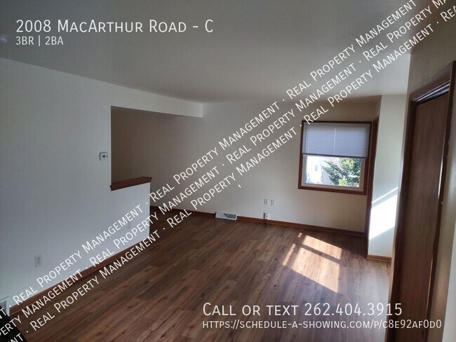 Building Photo - Three bedroom 1.5 bath condo