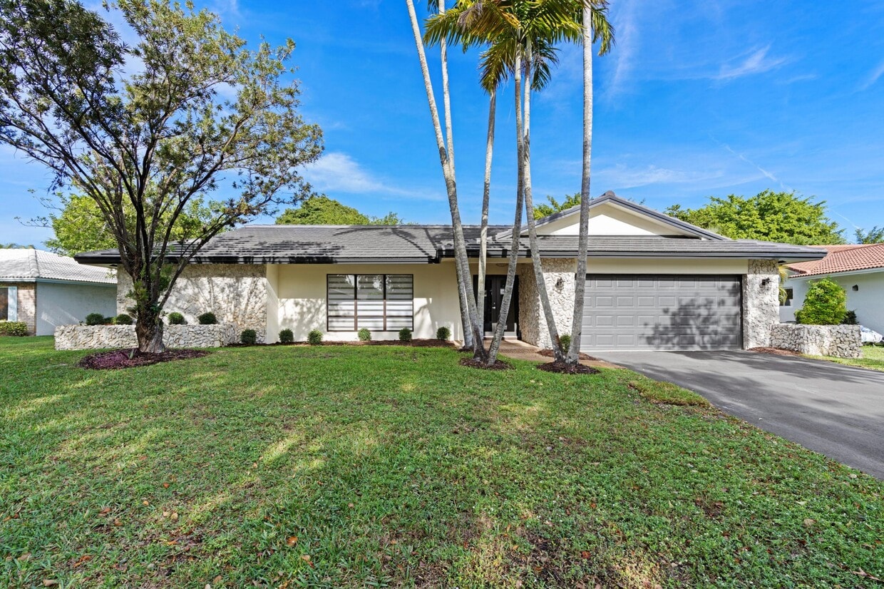 Primary Photo - 9939 NW 19th St