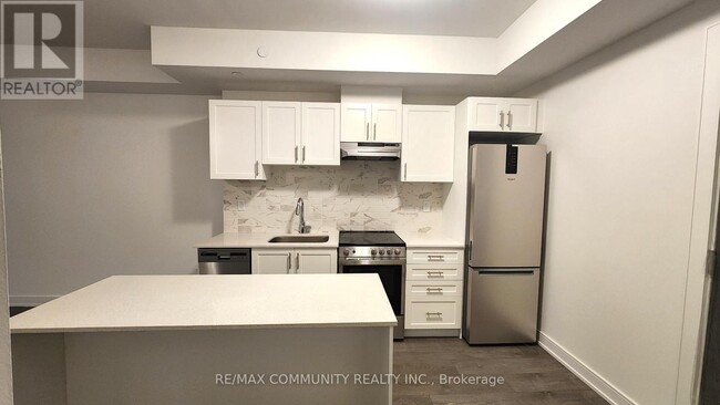 Building Photo - 705 Davis Dr