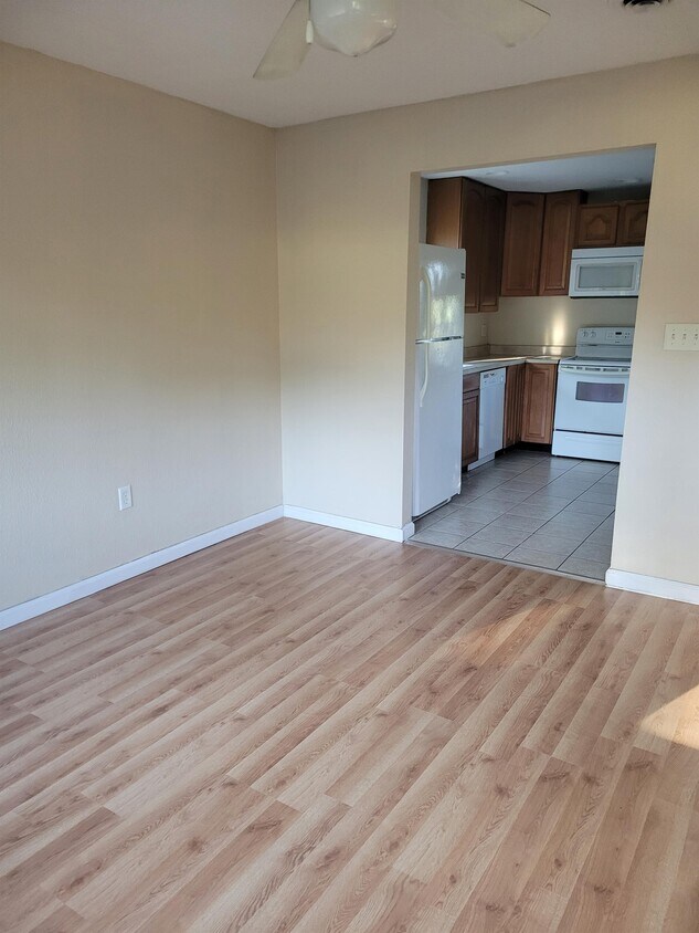 301 N Greenbriar Rd, Carterville, IL 62918 House Rental in