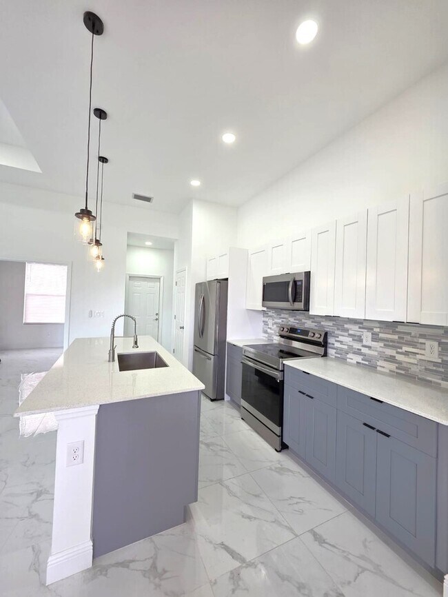 Foto del edificio - 348 Ranch Ave