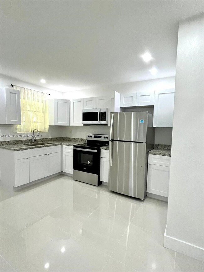 Foto del edificio - 725 NE 126th St