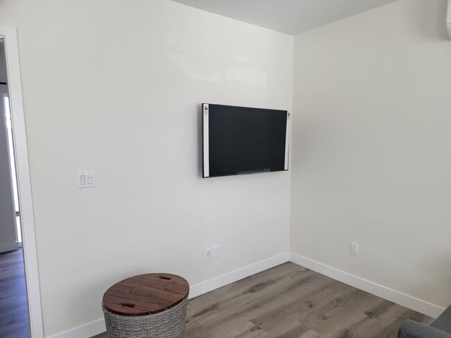 Building Photo - Charming 1-Bedroom ADU in West Hills!