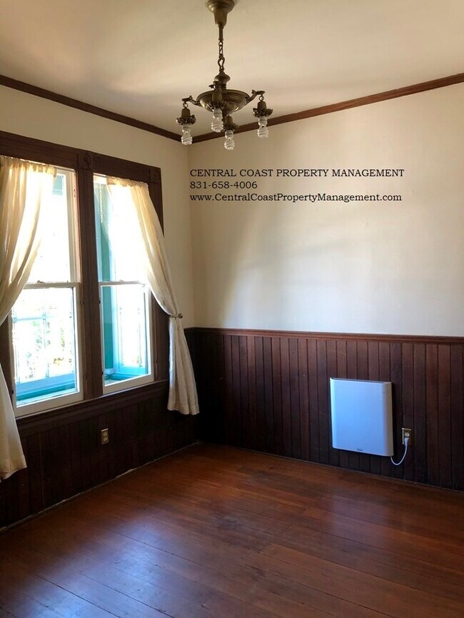 Building Photo - Historic Pacific Grove cottage