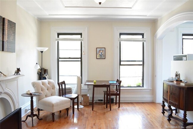 Building Photo - 48 Trumbull St