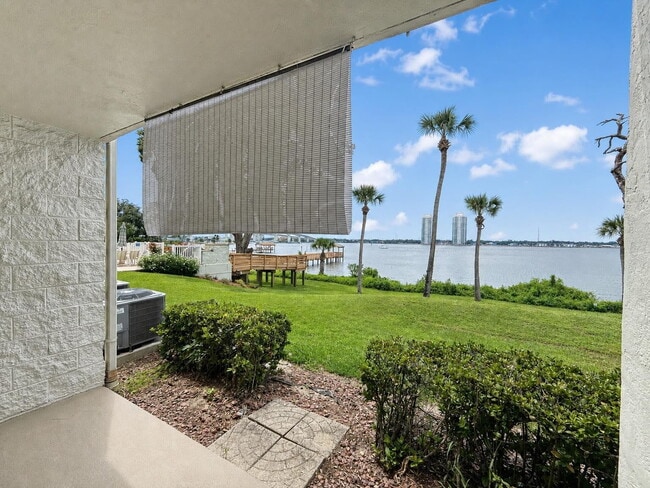 Photo - Beautiful 2 bedroom/2 bathroom on the river Apartment