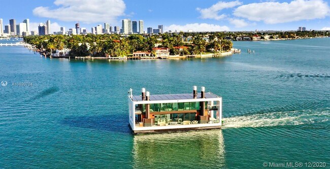 Building Photo - 890 Brickell Key Dr