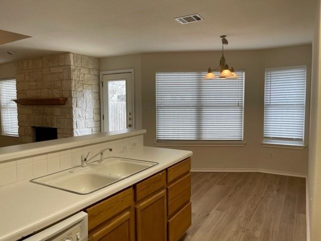 Foto del edificio - 6011 Bel Fay Ln