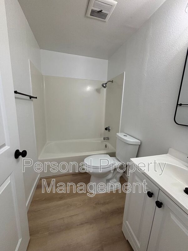 Foto del edificio - 7416 NE Hazel Dell Ave