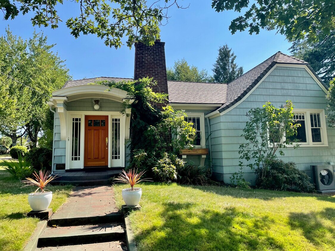 Primary Photo - 1096 E 20th Ave