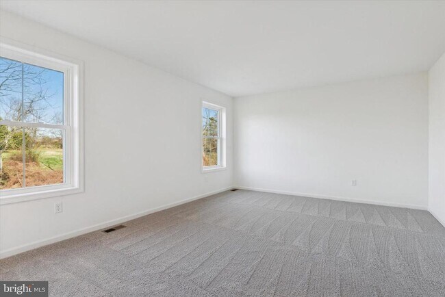 Foto del edificio - 140 SILVERSMITH Rd