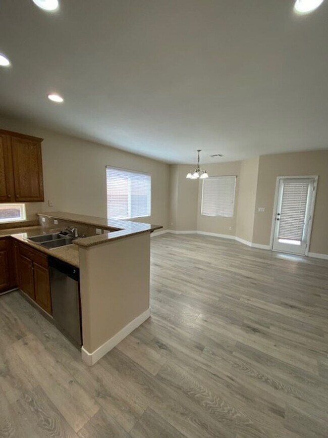 Foto del edificio - 3 bedroom home in Sky Ridge