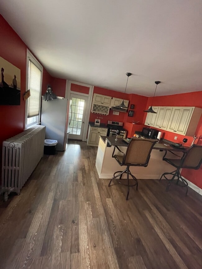 Building Photo - 562 5th Ave