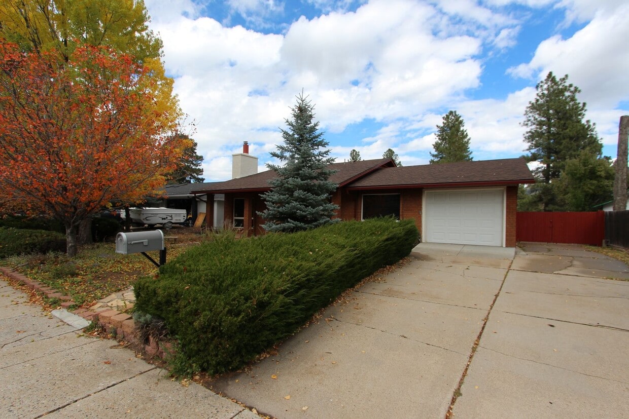 Primary Photo - Back on the Market! Single-Level Flagstaff...