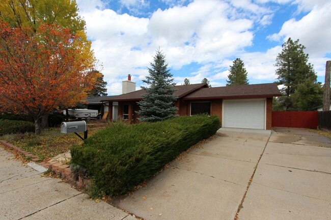 Building Photo - $500 Off First Month’s Rent  | Single-Level Home with Mt. Elden Views and Trail Access