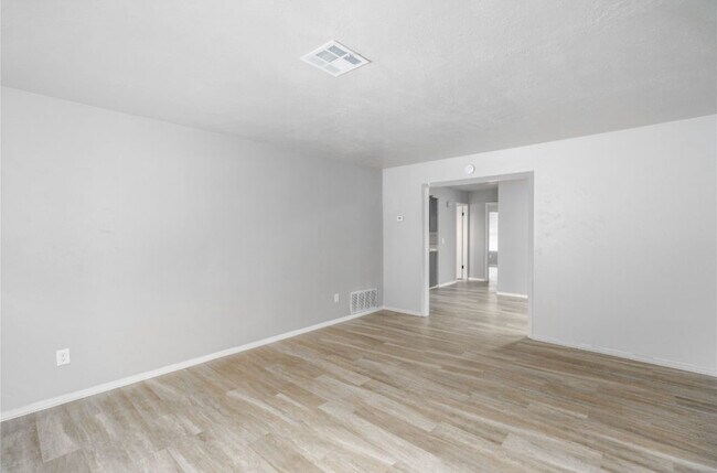 Photo - 206 Barrett Pl House