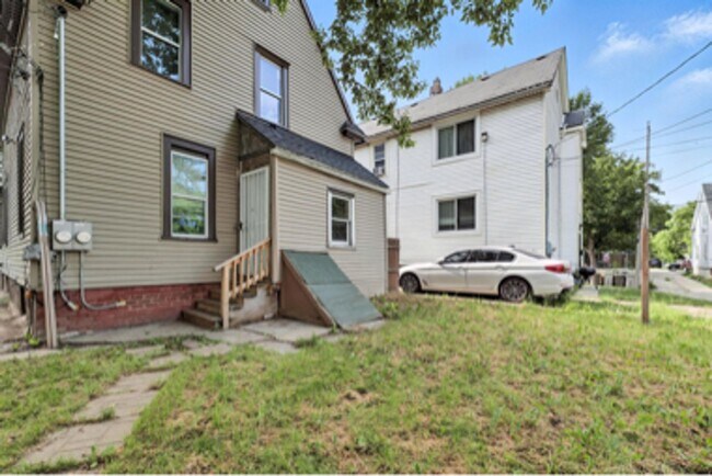 Building Photo - 3244 N 1st St