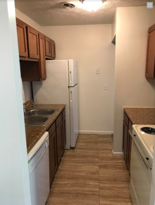 Foto del edificio - 5466 Beechmont Ave