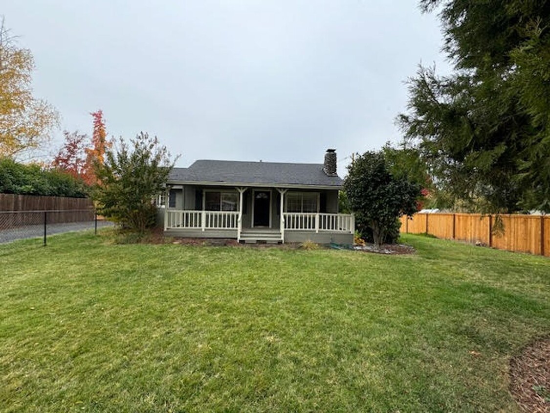 Foto principal - 2 bedroom 1 bath for Rent in Grants Pass