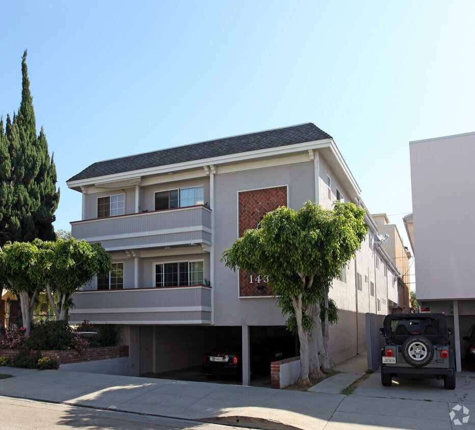 Primary Photo - 1436 Barry Ave
