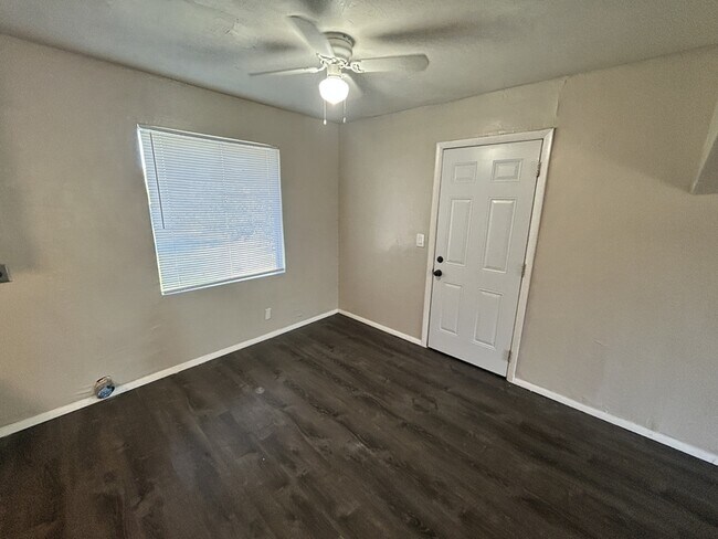 Foto del edificio - 5510 N Johnstown Ave