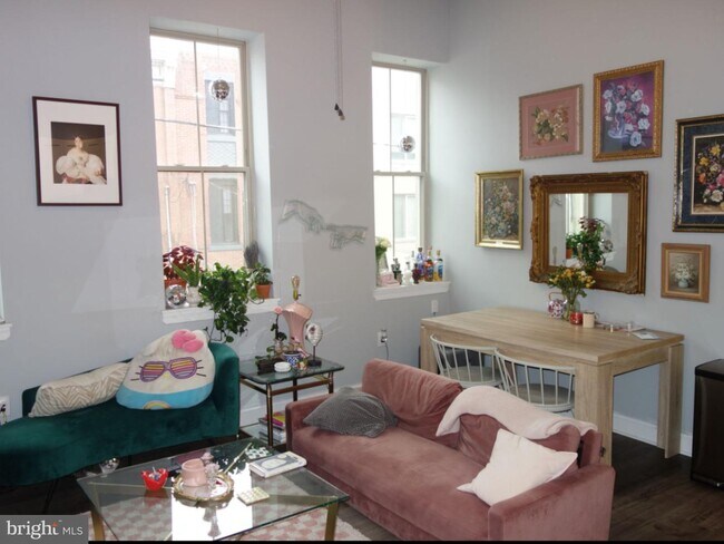Foto del edificio - 635 W Girard Ave