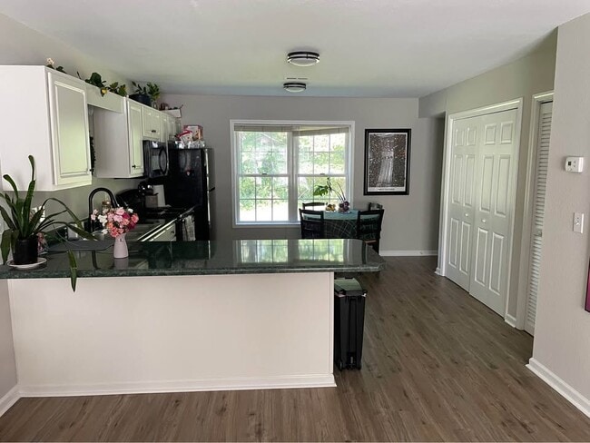 Foto del edificio - 119B Heatherbrook Ct