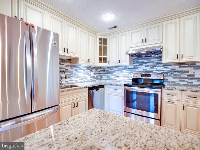 Building Photo - 2303 Glade Bank Way