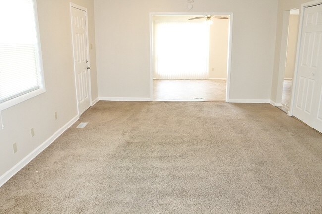 Building Photo - 9536 Meadowlark Dr