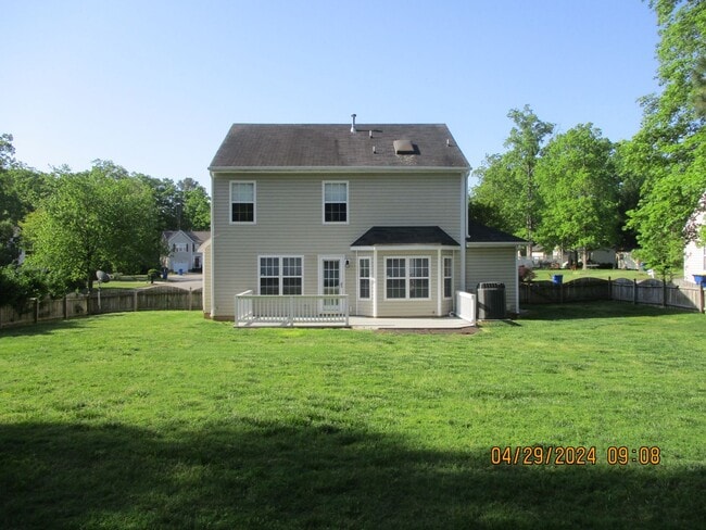 Building Photo - Charming Colonial in Bermuda Orchard subdi...